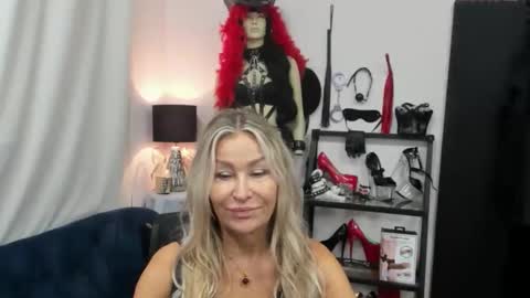 CrystalHotty online show from 09.22.25