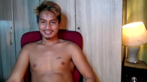 Snapshot of cum_overload chatting on 02.25.25 cum_overload online show from 02.25.25