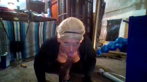 Snapshot of cumlovinsissygurl chatting on 10.20.25 cumlovinsissygurl online show from 10.20.25