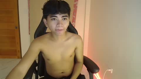 Snapshot of cummingyu chatting on 01.04.25 cummingyu online show from 01.04.25