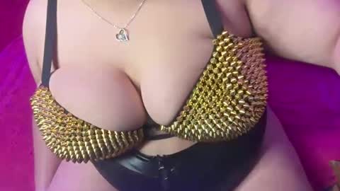 Snapshot of curlykaii55 chatting on 01.13.25 Kay online show from 01.13.25