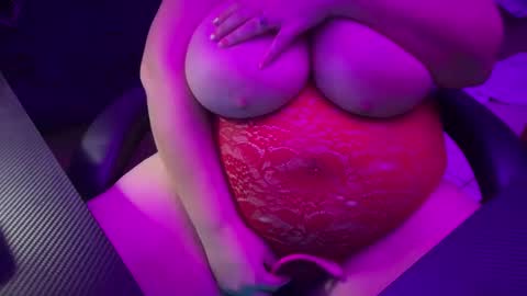 Snapshot of curlykaii55 chatting on 09.28.25 Kay online show from 09.28.25