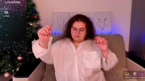 Snapshot of curvy_janie chatting on 12.17.24 Jane online show from 12.17.24
