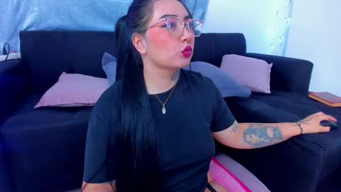 Snapshot of curvybaddie chatting on 11.06.25 A online show from 11.06.25