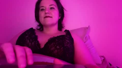 Snapshot of curvyflora chatting on 02.21.25 CurvyFlora online show from 02.21.25