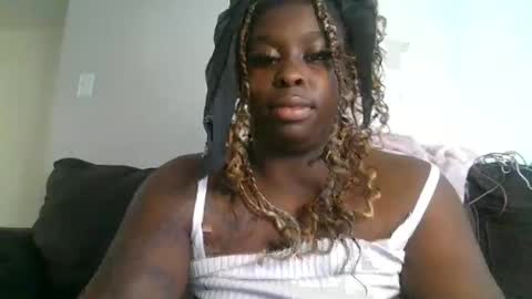 Snapshot of curvyychocolate chatting on 12.30.24 curvyychocolate online show from 12.30.24