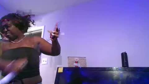 Snapshot of curvyychocolate chatting on 02.28.25 curvyychocolate online show from 02.28.25