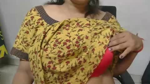 Snapshot of cute_kashmira99 chatting on 09.11.25 kashmira online show from 09.11.25