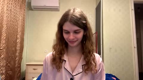 Snapshot of cute_kitte chatting on 10.04.25 cute_kitte online show from 10.04.25