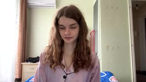 Snapshot of cute_kitte chatting on 10.08.25 cute_kitte online show from 10.08.25