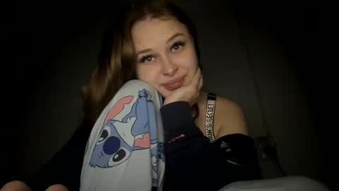 Snapshot of cute_shy00 chatting on 11.10.25 cute_shy00 online show from 11.10.25