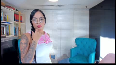 Snapshot of cuteanddesesperate chatting on 12.20.24 WANNA SEE MORE OF TWINS online show from 12.20.24