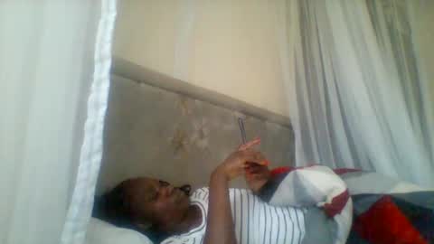 Snapshot of cutebrownie1998 chatting on 11.22.25 VALLARY online show from 11.22.25