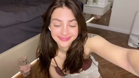 Snapshot of cuteelsa_ chatting on 01.06.25 Elsa online show from 01.06.25