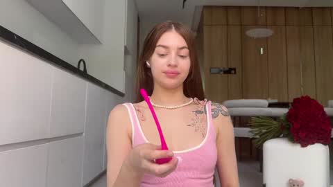 Snapshot of cuteelsa_ chatting on 02.06.25 Elsa online show from 02.06.25