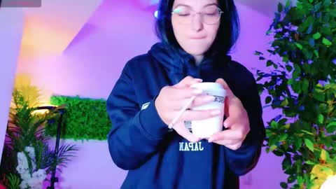 cuteness__girl online show from 11.20.25