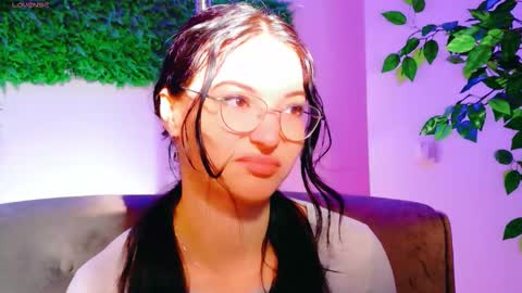 cuteness__girl online show from 11.22.25