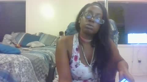 Snapshot of cuteshotkiki chatting on 09.30.25 mary mack online show from 09.30.25