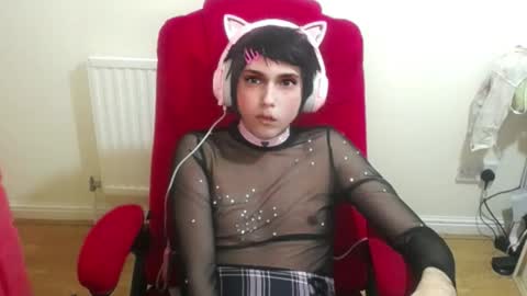 Snapshot of cutest_princess chatting on 10.23.25 cutest_princess online show from 10.23.25