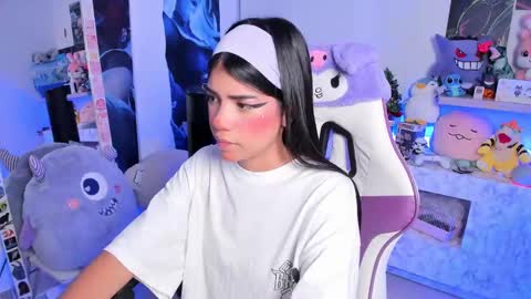 Snapshot of cutestephuwu chatting on 02.13.25 - independent model online show from 02.13.25