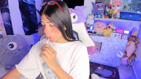 Snapshot of cutestephuwu chatting on 03.08.25 - independent model online show from 03.08.25