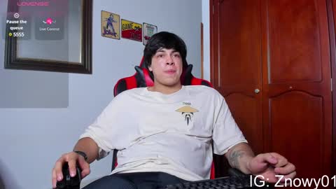 Snapshot of cuteznowyy chatting on 01.08.25 Ask me online show from 01.08.25