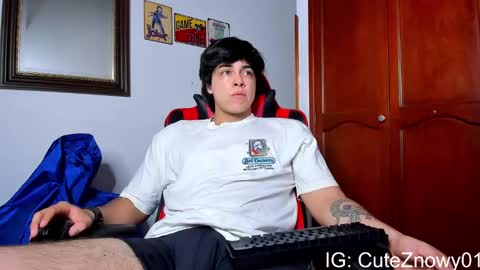 Snapshot of cuteznowyy chatting on 01.26.25 Ask me online show from 01.26.25