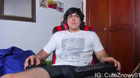 Snapshot of cuteznowyy chatting on 02.11.25 Ask me online show from 02.11.25