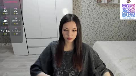 Snapshot of cutie_bellle chatting on 10.06.25 belle online show from 10.06.25