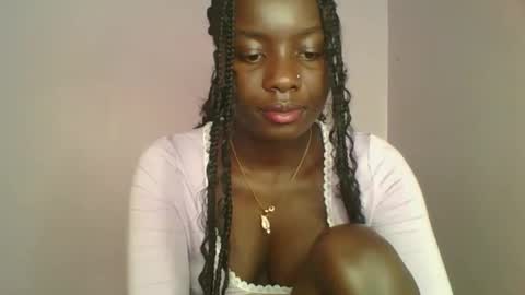 Snapshot of cutie_choco chatting on 10.18.25 cutie_choco online show from 10.18.25