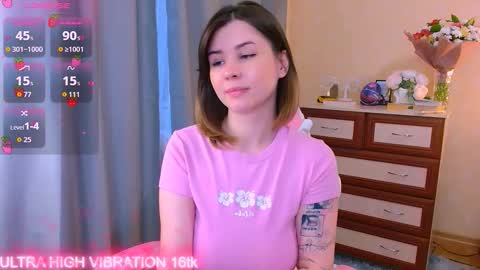Snapshot of cutie_mili chatting on 10.09.25 mili online show from 10.09.25