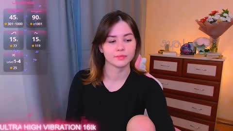 Snapshot of cutie_mili chatting on 10.13.25 mili online show from 10.13.25