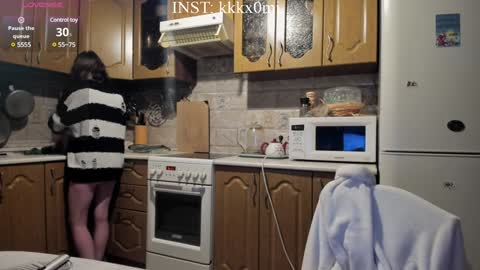 Snapshot of cutiekitty_cb chatting on 12.19.24 cutiekitty_cb online show from 12.19.24