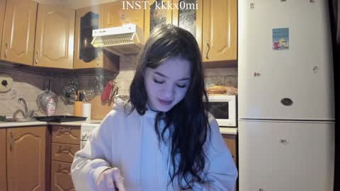Snapshot of cutiekitty_cb chatting on 12.21.24 cutiekitty_cb online show from 12.21.24