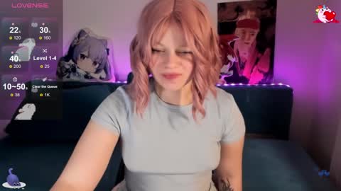 Snapshot of cutiesue chatting on 12.11.24 CutieSue online show from 12.11.24