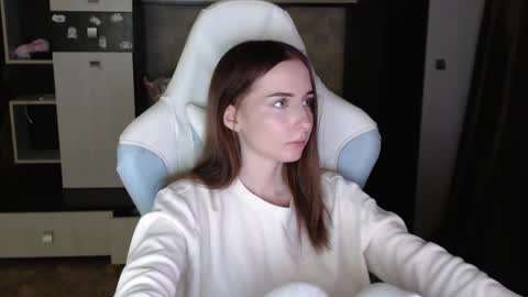 Snapshot of cutti_crystal chatting on 10.27.25 Cutti Crystal online show from 10.27.25