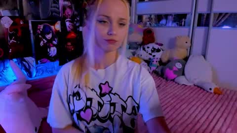Snapshot of cuttie_ponyy chatting on 10.18.25 Nora online show from 10.18.25