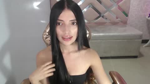 Snapshot of cynthia_ch chatting on 10.01.25 CINTIA ARAUJO online show from 10.01.25