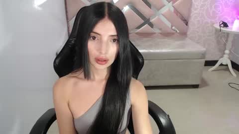 Snapshot of cynthia_ch chatting on 10.03.25 CINTIA ARAUJO online show from 10.03.25