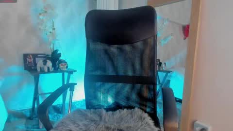 Snapshot of cyntia_adams chatting on 02.16.25 cyntia_adams online show from 02.16.25