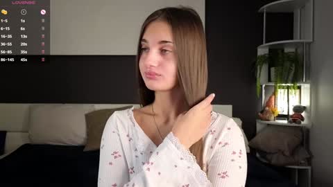 Isabella online show from 01.17.25