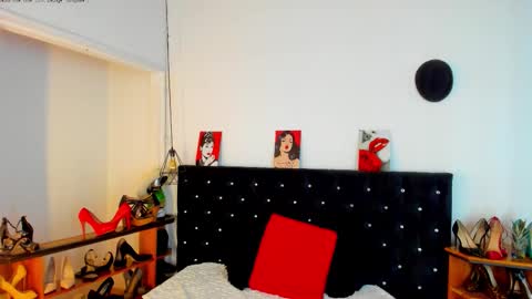 Mia  online show from 10.24.25