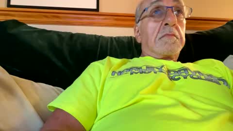 Snapshot of daddyweis chatting on 09.26.25 daddyweis online show from 09.26.25