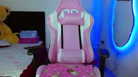 Snapshot of dafne_hot77 chatting on 03.11.25 dafne_hot77 online show from 03.11.25