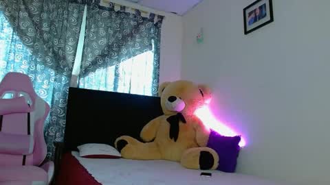 Snapshot of dafne_hot77 chatting on 10.11.25 dafne_hot77 online show from 10.11.25