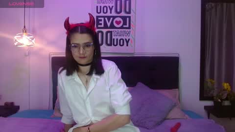 Snapshot of dafne_xx_ chatting on 10.15.25 dafne_xx_ online show from 10.15.25