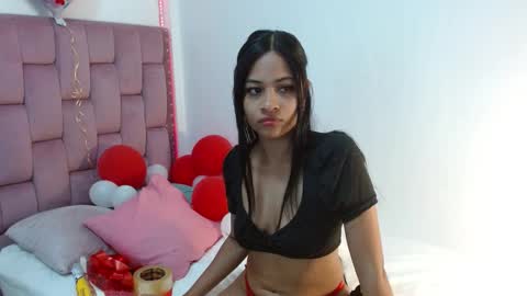 Snapshot of dafnnee_ross chatting on 02.13.25 DAFNNE online show from 02.13.25