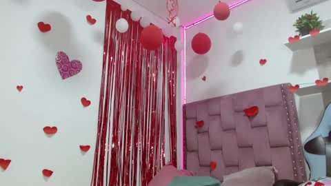 Snapshot of dafnnee_ross chatting on 02.17.25 DAFNNE online show from 02.17.25