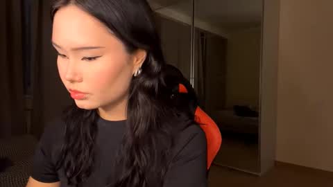 Snapshot of dagnytrachte chatting on 11.23.25 Scarlett online show from 11.23.25