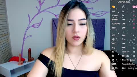 Snapshot of dahliamoore chatting on 12.11.24 Dahlia online show from 12.11.24